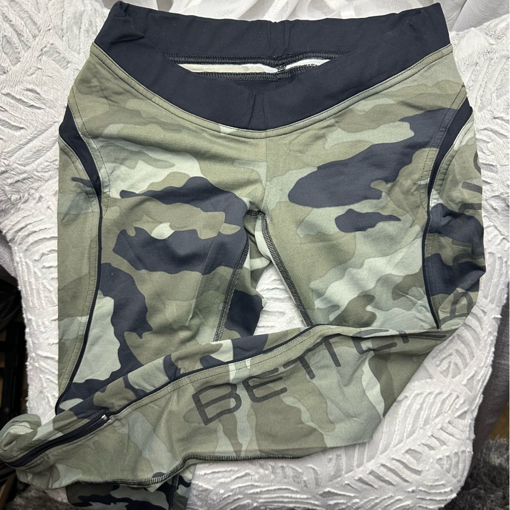 Fitness Leggings 
Zipper on the ankle